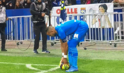 马尔穆什：与萨拉赫交手感觉很棒，相信埃及球迷会为我们骄傲（马尔穆什：与萨拉赫过招令人兴奋，相信埃及球迷会为我们自豪）