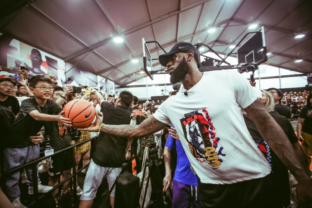 博主：萨拉赫将观看卡拉格解说曼联，俱乐部警告他的社媒动作（博主称萨拉赫将收看卡拉格解说曼联比赛，俱乐部已就其社媒行为发出警告）