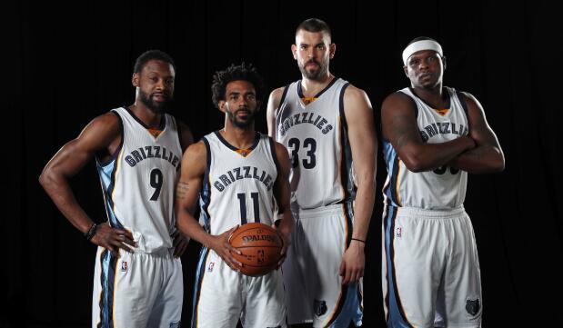 波兰主帅：要帮扎莱夫斯基找回状态；我觉得莱万还没决定未来（波兰主帅：将助扎莱夫斯基重拾状态；我认为莱万的未来尚未定夺）