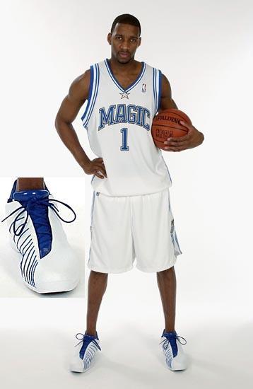 湖人108-125不敌太阳结束7连胜，东契奇38+11+9失误，詹姆斯10分，狄龙33分（湖人108-125负太阳，7连胜告终；东契奇38+11+9失误，詹姆斯10分，狄龙33分）