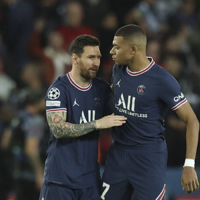 跟队记者：VAR竟然认为米兰对阵帕尔马时的点球是萨56的犯规（随队记者：VAR竟认定米兰战帕尔马的点球源于萨勒马科尔斯犯规）