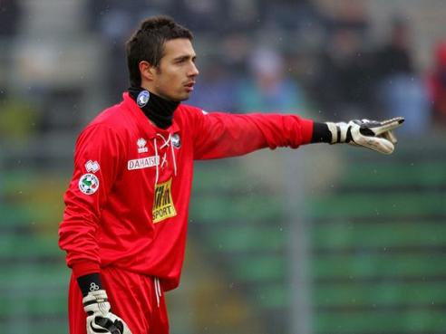 莱万西甲生涯进74球，同期单一联赛进球数仅次于哈兰德和凯恩（莱万西甲生涯已斩获74球，同期单一联赛进球仅逊哈兰德与凯恩）