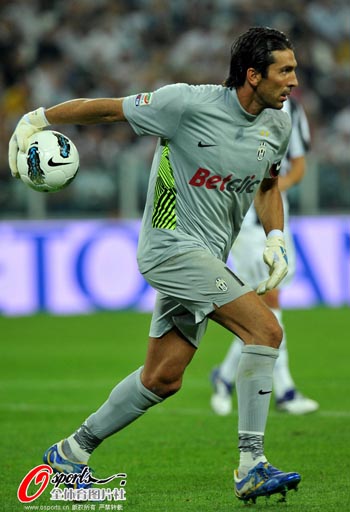 中超球队阵容分析：武汉三镇近期变化,（中超观察：武汉三镇阵容近况解析）