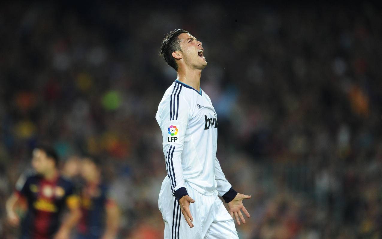 每体：卡萨多腹股沟有些刺痛，初步看来情况并不严重（每体：卡萨多腹股沟出现轻微刺痛，初步判断无大碍）