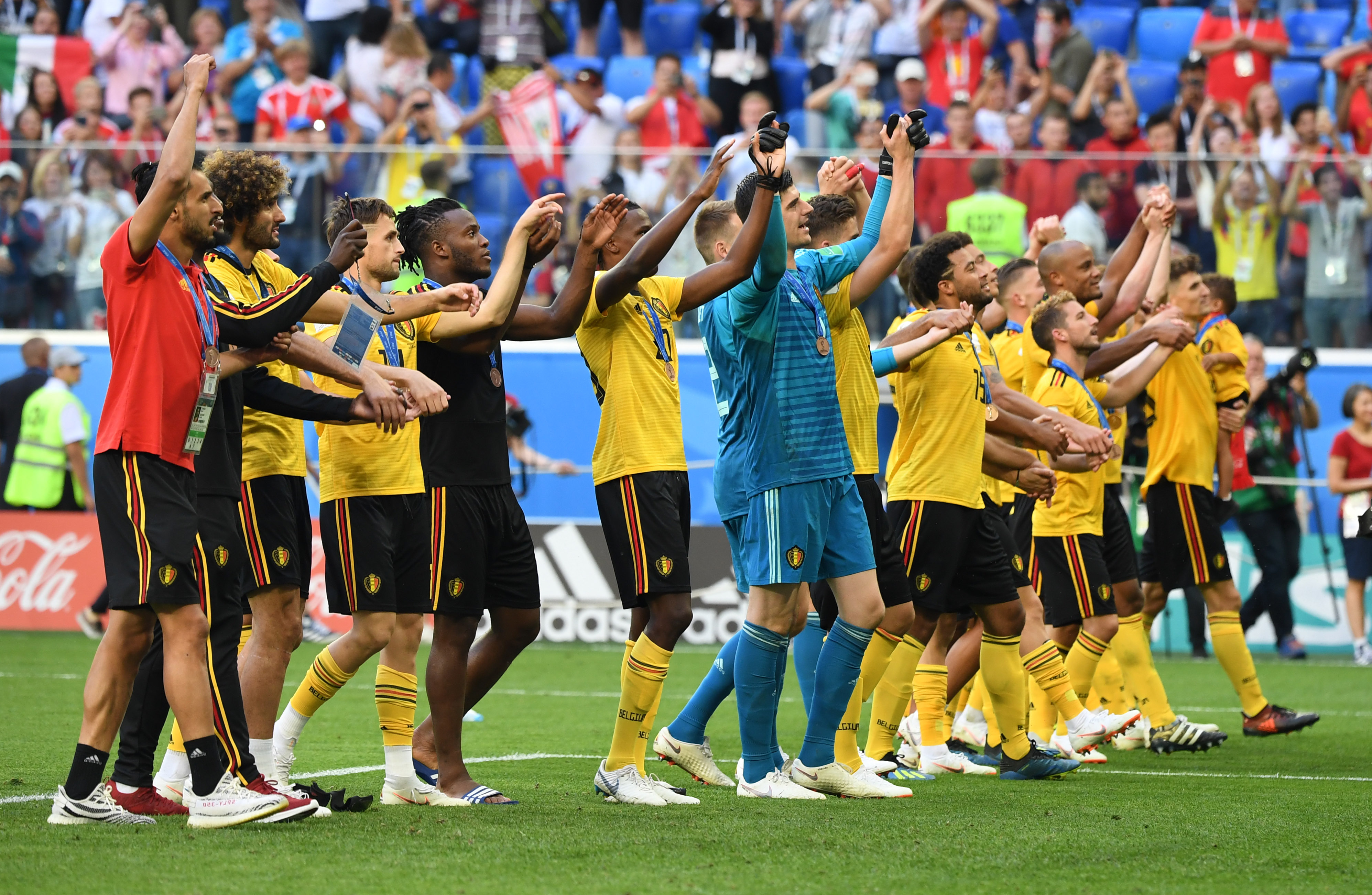 热刺短传渗透锋利如刃（热刺短传渗透刀锋般犀利）