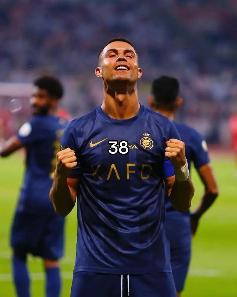 西甲半场：纳瓦罗、N.威廉姆斯建功，毕尔巴鄂2-0莱万特（西甲半场战报：毕尔巴鄂2-0领先莱万特，纳瓦罗与N.威廉姆斯破门）